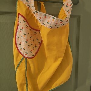 Vintage Apron/Tulips